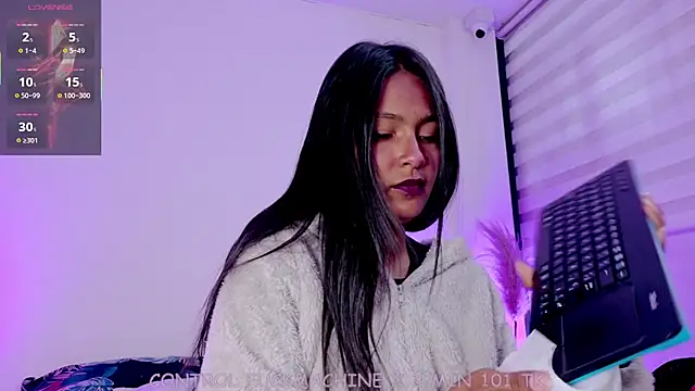 Fernanda liie  online show from 09/18/25, 12:41