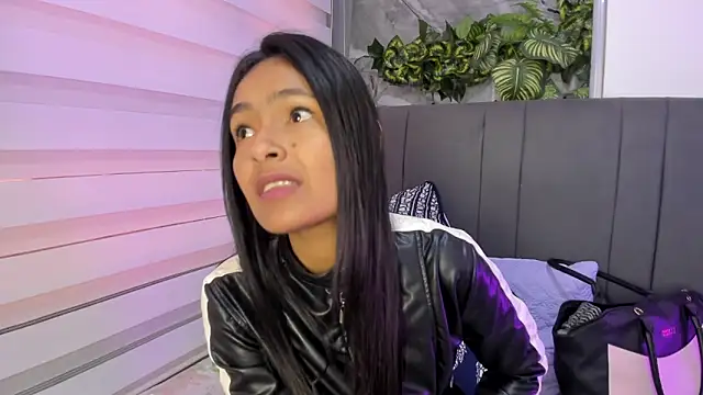 Fernanda liie  online show from 12/19/25, 12:40