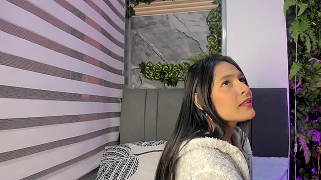 Fernanda liie  online show from 12/20/25, 11:24