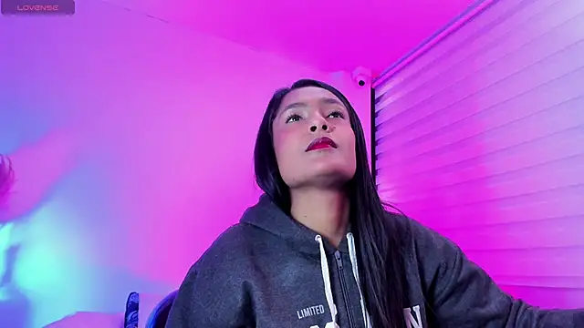Fernanda liie  online show from 04/18/26, 12:18