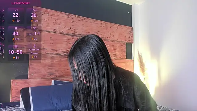Fernanda liie  online show from 06/25/26, 12:21