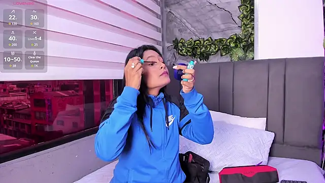 Fernanda liie  online show from 11/24/25, 11:43