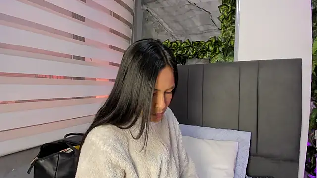 Fernanda liie  online show from 12/15/25, 12:33