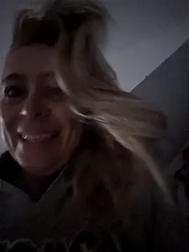 Sara Valkyri online show from 11/12/25, 08:56