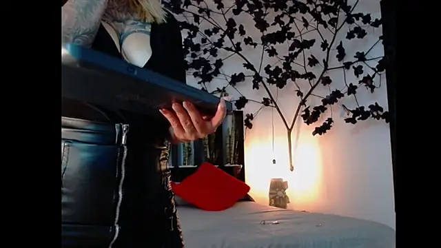 Sara Valkyri online show from 03/07/25, 03:07