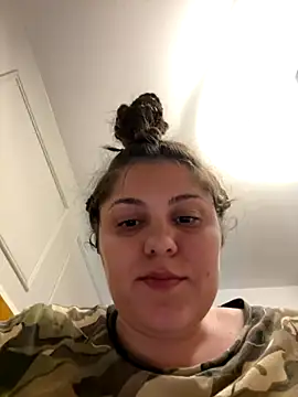 Snapshot of Layla- chatting on 09/15/25, 11:16 Layla- online show from 09/15/25, 11:16