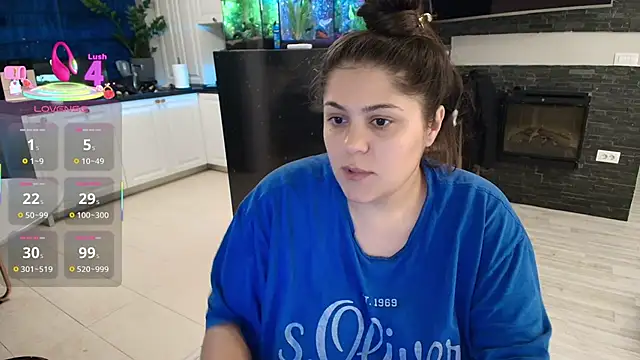 Layla- online show from 10/24/25, 01:43