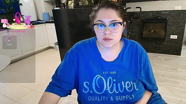 Layla- online show from 04/15/26, 11:05