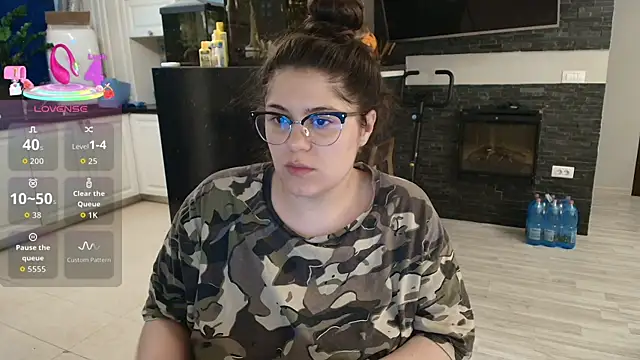 Layla- online show from 04/17/26, 09:34