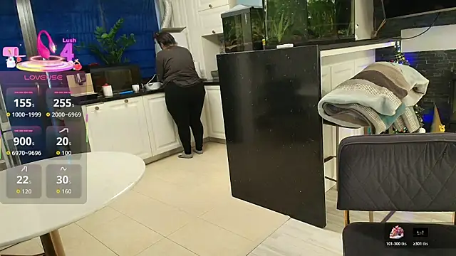 Layla- online show from 12/16/25, 12:20