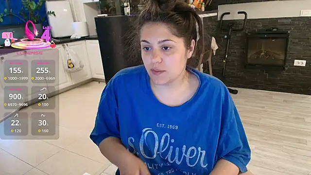 Snapshot of Layla- chatting on 05/08/26, 10:19 Layla- online show from 05/08/26, 10:19