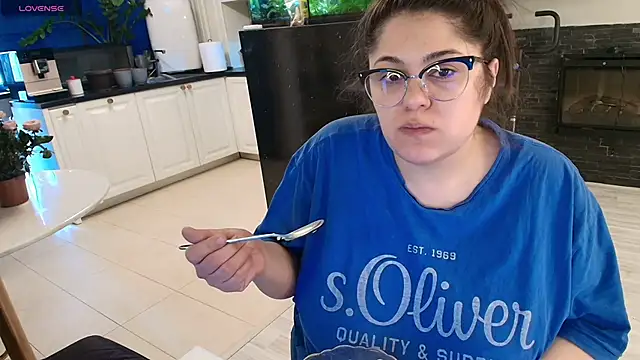 Layla- online show from 03/02/26, 10:22