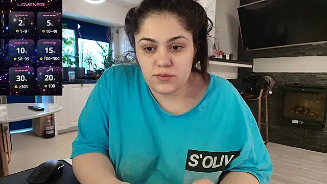 Snapshot of Layla- chatting on 02/11/25, 09:52 Layla- online show from 02/11/25, 09:52