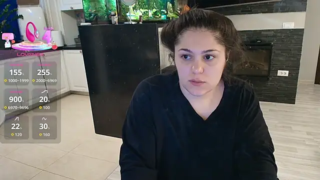 Snapshot of Layla- chatting on 04/23/26, 09:38 Layla- online show from 04/23/26, 09:38