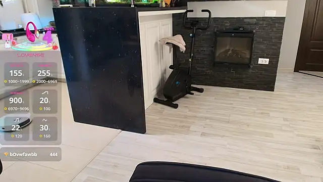 Snapshot of Layla- chatting on 05/09/26, 11:46 Layla- online show from 05/09/26, 11:46
