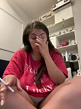 Snapshot of Layla- chatting on 07/17/26, 09:06 Layla- online show from 07/17/26, 09:06