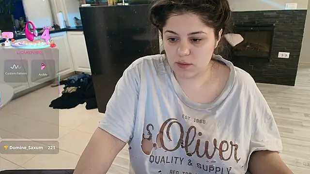 Layla- online show from 03/10/26, 10:41