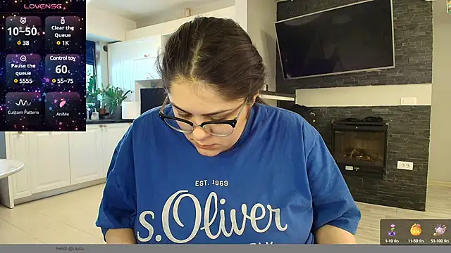 Snapshot of Layla- chatting on 02/21/25, 10:50 Layla- online show from 02/21/25, 10:50