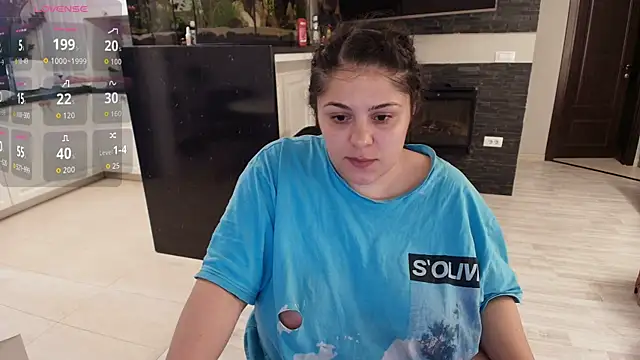 Snapshot of Layla- chatting on 09/11/25, 09:53 Layla- online show from 09/11/25, 09:53