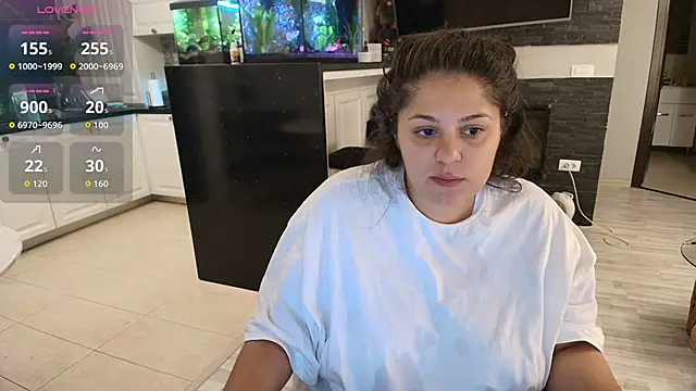 Snapshot of Layla- chatting on 10/02/25, 10:40 Layla- online show from 10/02/25, 10:40