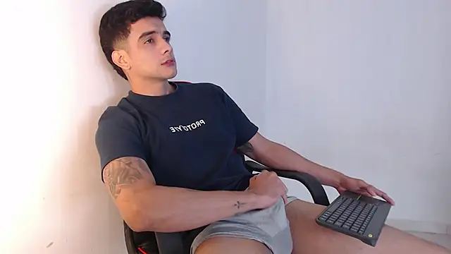 adam levis17 online show from 10/14/25, 03:45