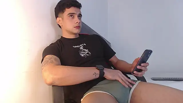 adam levis17 online show from 12/18/25, 05:23