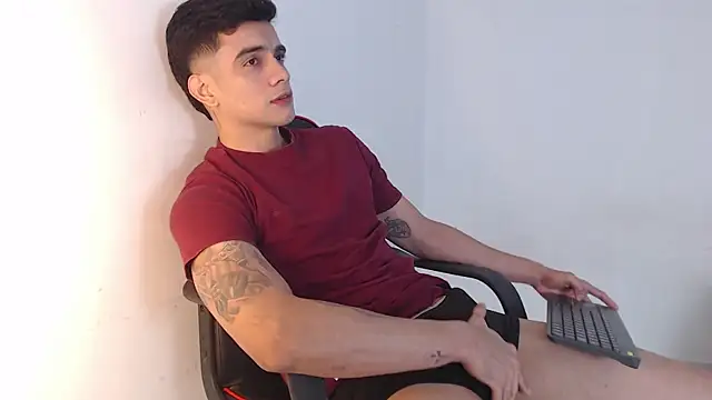 adam levis17 online show from 10/26/25, 06:47