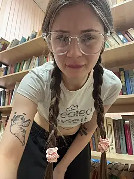 Snapshot of melicious_ chatting on 02/18/26, 06:44 melicious online show from 02/18/26, 06:44