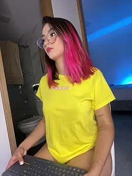 Snapshot of allison_wen chatting on 03/18/25, 12:30 allison wen online show from 03/18/25, 12:30