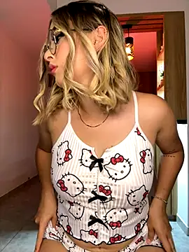 Snapshot of allison_wen chatting on 11/04/25, 01:20 allison wen online show from 11/04/25, 01:20