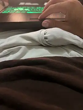 Snapshot of yeezy2819 chatting on 02/27/25, 06:35 yeezy2819 online show from 02/27/25, 06:35