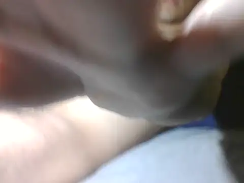 Snapshot of yeezy2819 chatting on 11/14/25, 06:06 yeezy2819 online show from 11/14/25, 06:06