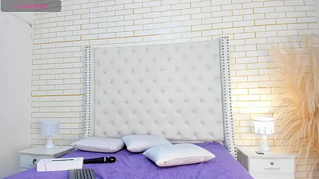 Emilly wilson  online show from 12/14/25, 11:27