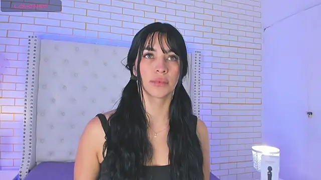 Snapshot of Emilly_wilson_ chatting on 10/05/25, 12:51 Emilly wilson online show from 10/05/25, 12:51