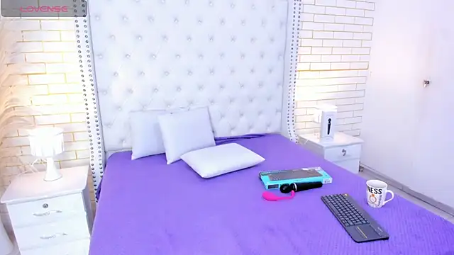 Emilly wilson  online show from 11/21/25, 11:53