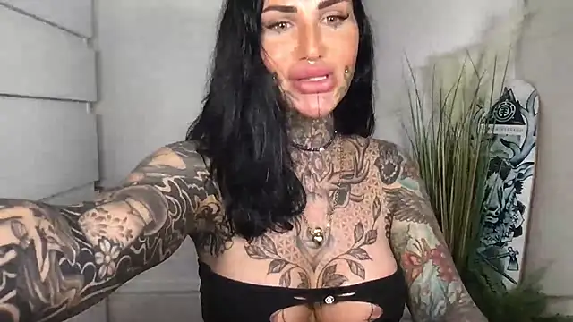 Snapshot of Peaches_and_the_Cream chatting on 02/19/26, 02:14 Peaches and the Cream online show from 02/19/26, 02:14