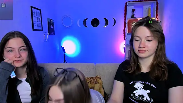 helli belli online show from 04/12/26, 07:28