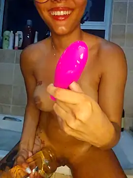 Snapshot of Cherry_kat chatting on 09/18/25, 07:28 Cherry kat online show from 09/18/25, 07:28