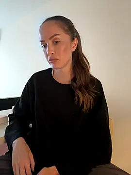 Snapshot of Beverly_Hilll chatting on 09/19/25, 01:15 Beverly Hilll online show from 09/19/25, 01:15