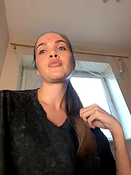 Snapshot of Beverly_Hilll chatting on 10/08/25, 01:56 Beverly Hilll online show from 10/08/25, 01:56