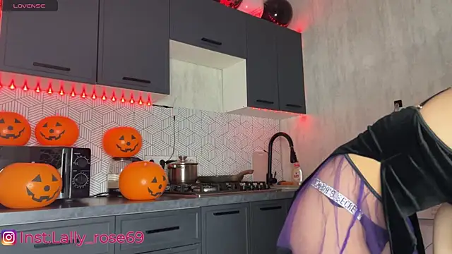 Snapshot of LallyRose69 chatting on 10/24/25, 09:47 LallyRose69 online show from 10/24/25, 09:47