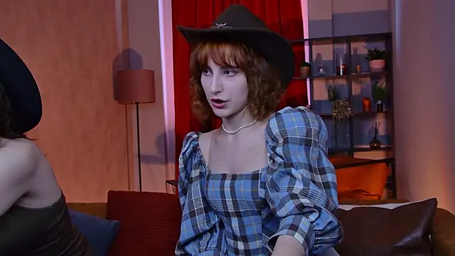 OliviaMcClean online show from 04/12/26, 07:00