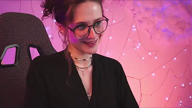 Snapshot of OliviaMcClean chatting on 03/19/25, 10:31 OliviaMcClean online show from 03/19/25, 10:31