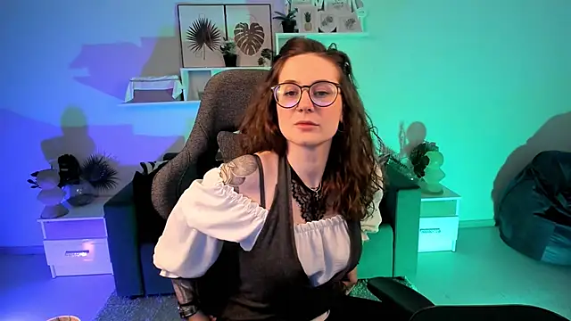 Snapshot of OliviaMcClean chatting on 03/20/25, 02:42 OliviaMcClean online show from 03/20/25, 02:42
