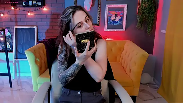 OliviaMcClean online show from 11/06/25, 02:48