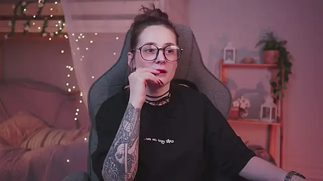 OliviaMcClean online show from 01/13/26, 07:40