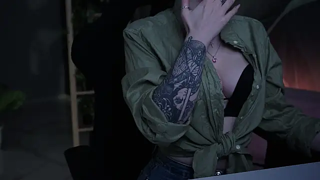 OliviaMcClean online show from 11/23/25, 05:39