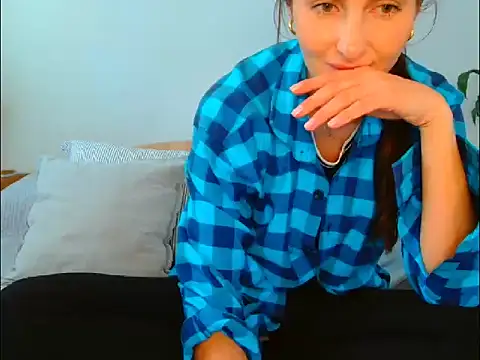 Snapshot of Irina9793 chatting on 05/06/26, 08:29 Irina9793 online show from 05/06/26, 08:29