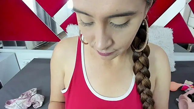 nicollewayne10 online show from 10/19/25, 05:59