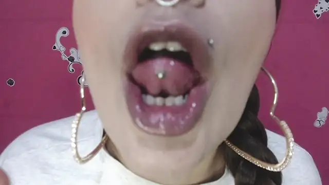 nicollewayne10 online show from 02/28/25, 07:37